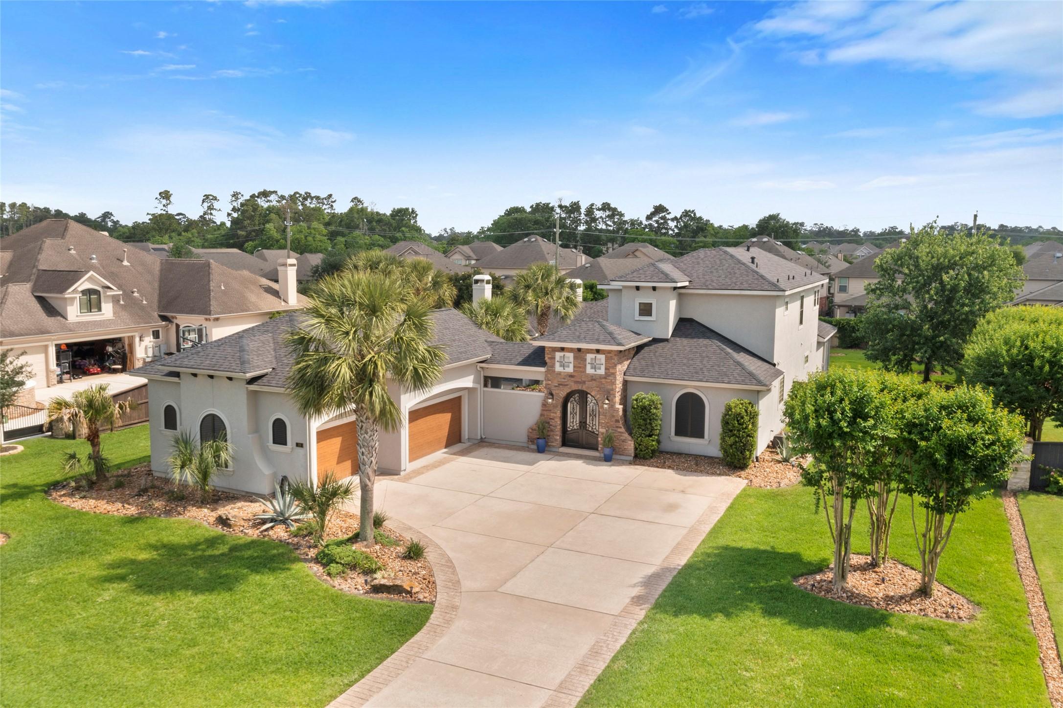 Image 1: Discover your dream home at 39 New Oak Trail. This