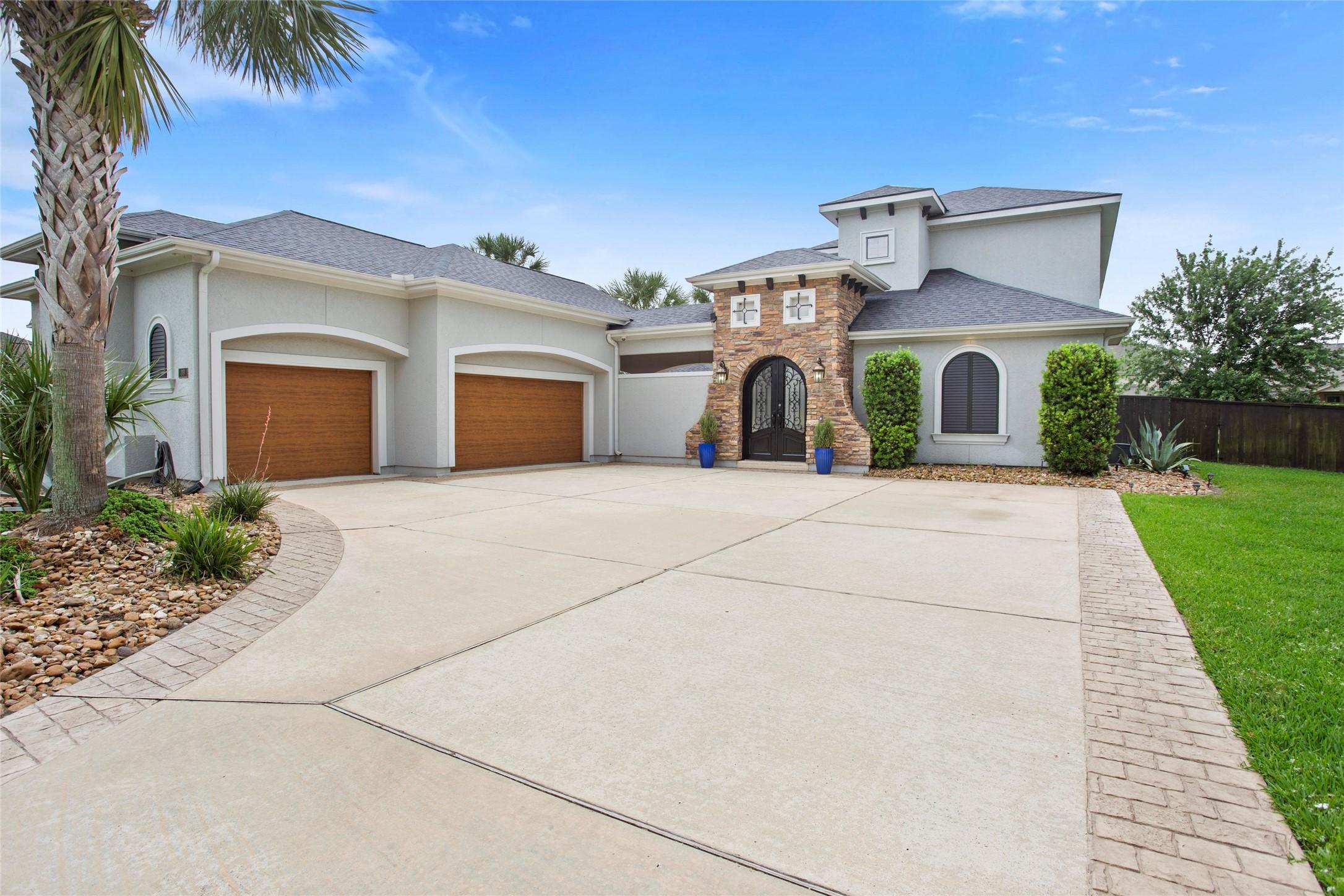 Image 4: Spacious 3-car garage with durable gunite epoxy fl