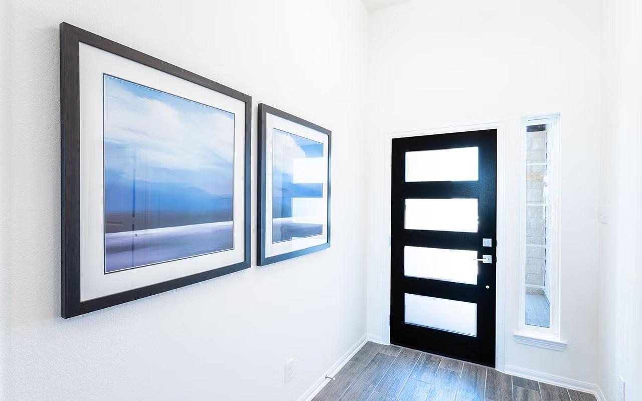Image 3: Welcoming interior entry and hallway highlighting