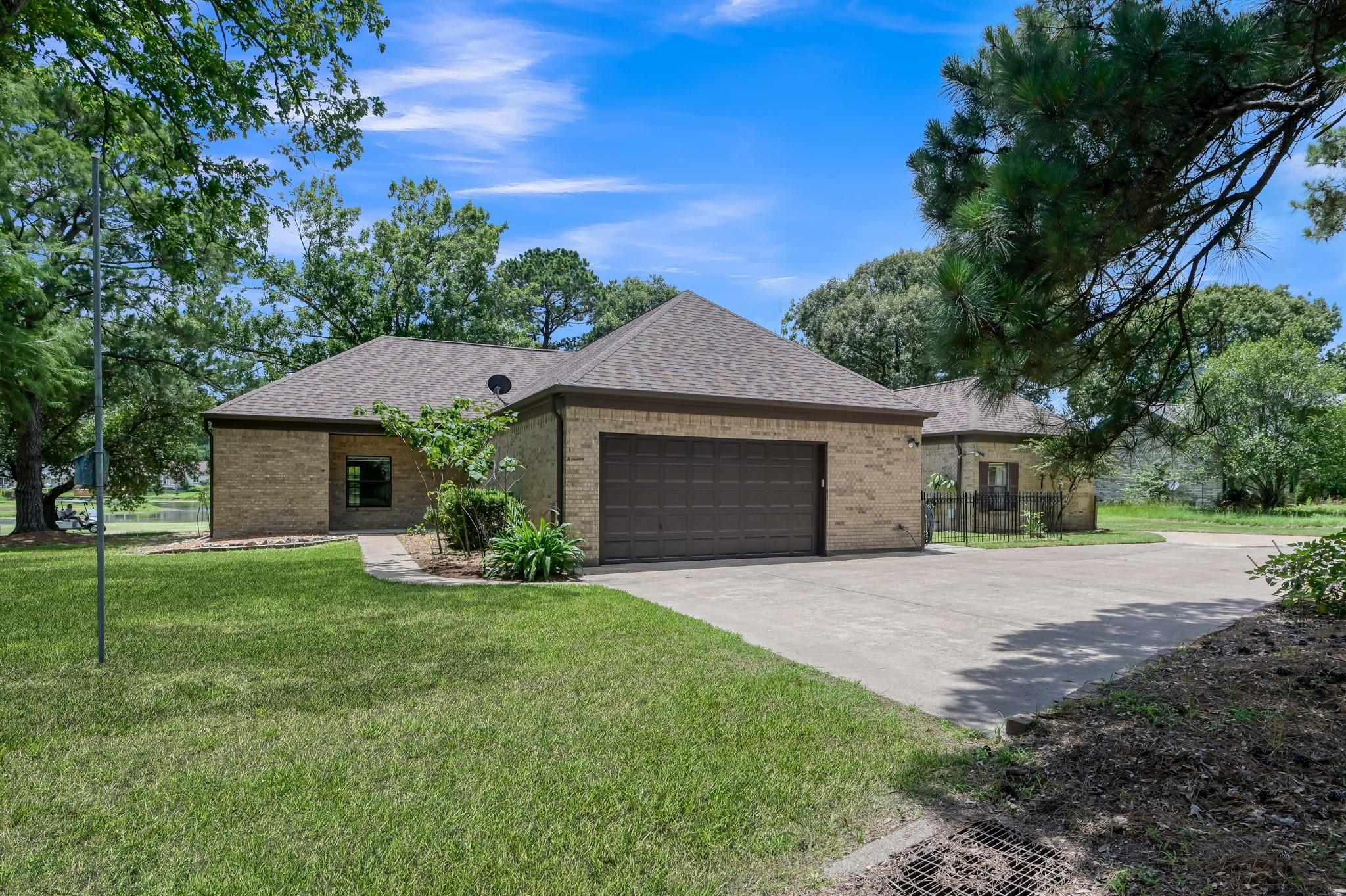 Image 2: This well maintained home is located in the Westwo
