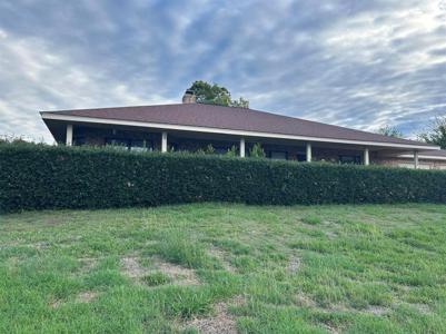 225 Edgewater Drive