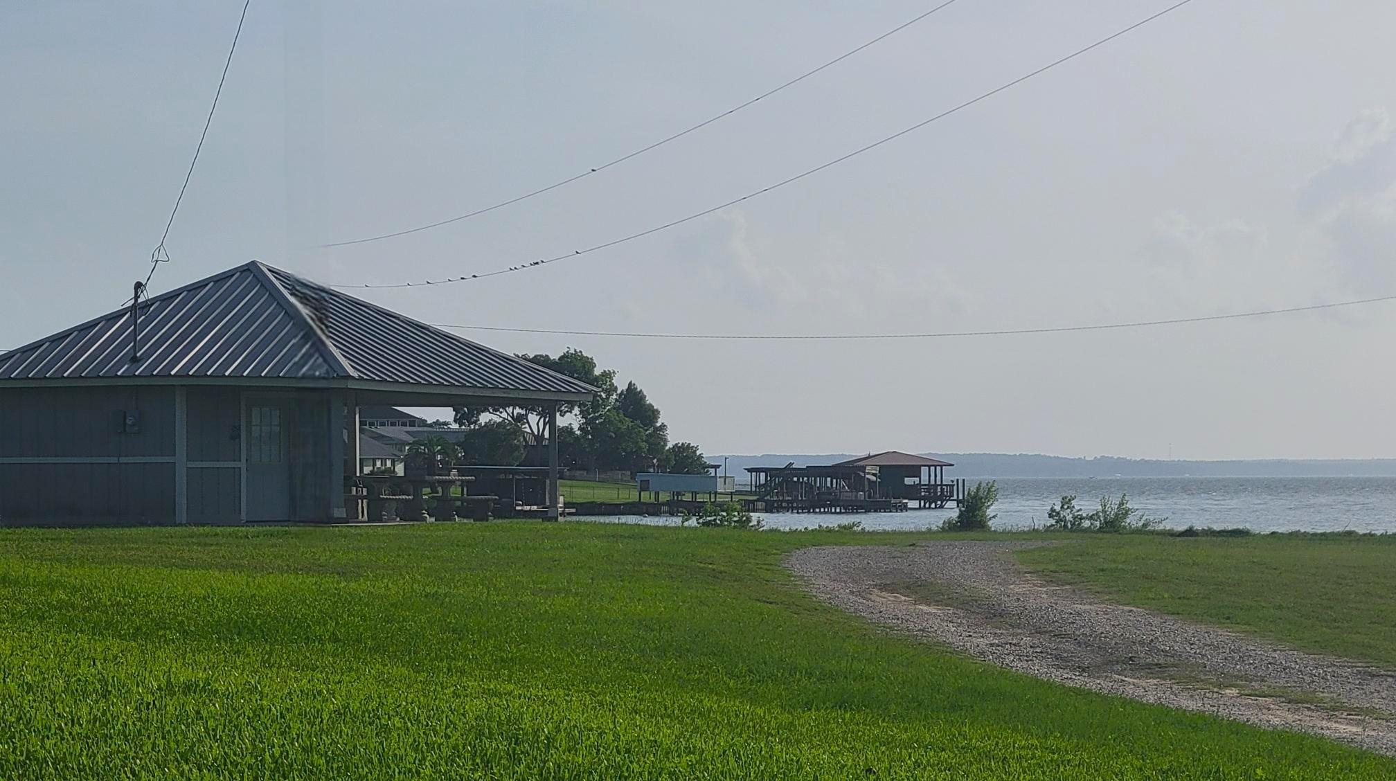 Image 3: Enjoy a lakeside picnic.