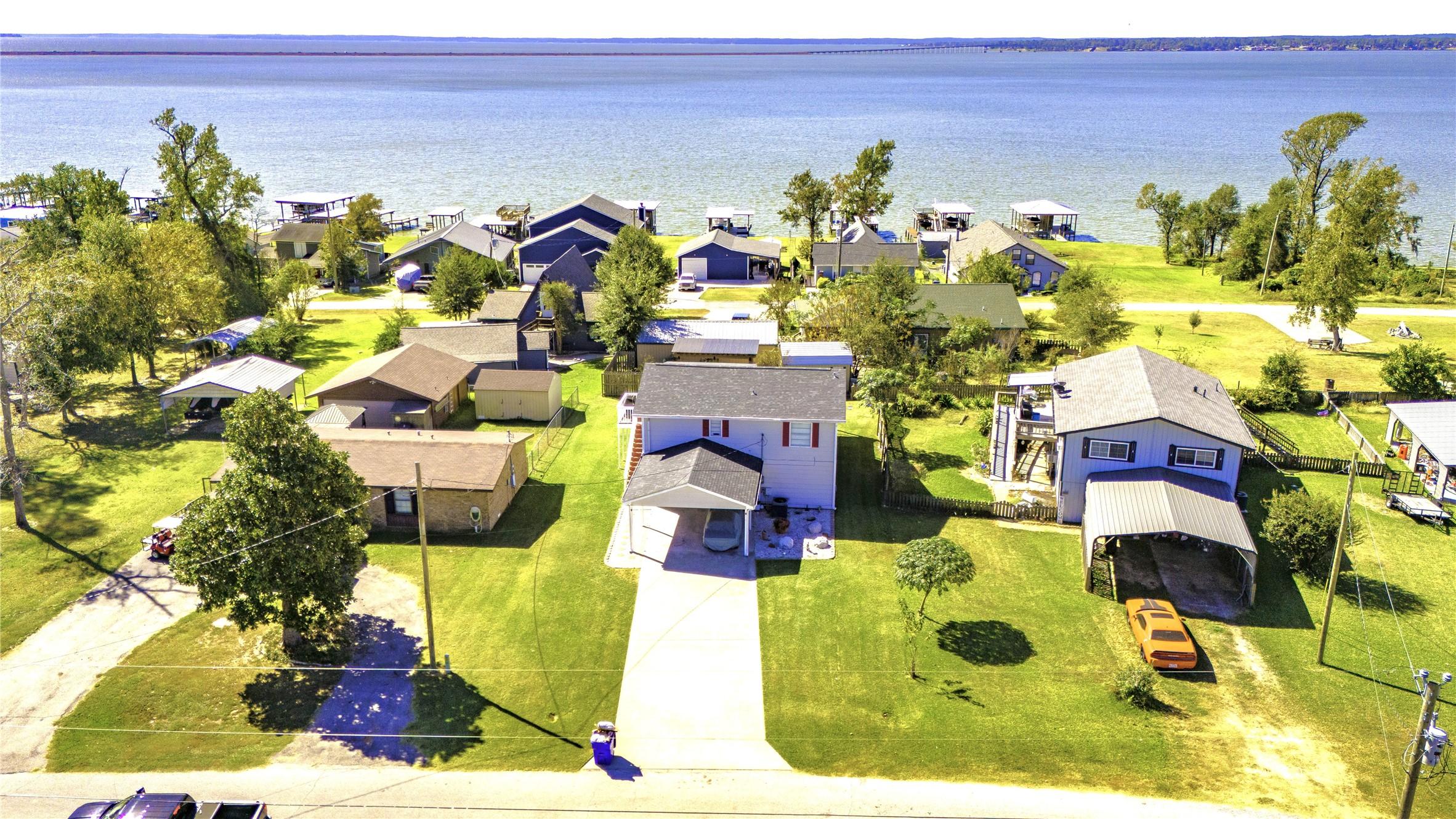 Image 1: elcome to 400 Shorthorn at beautiful Lake Livingst