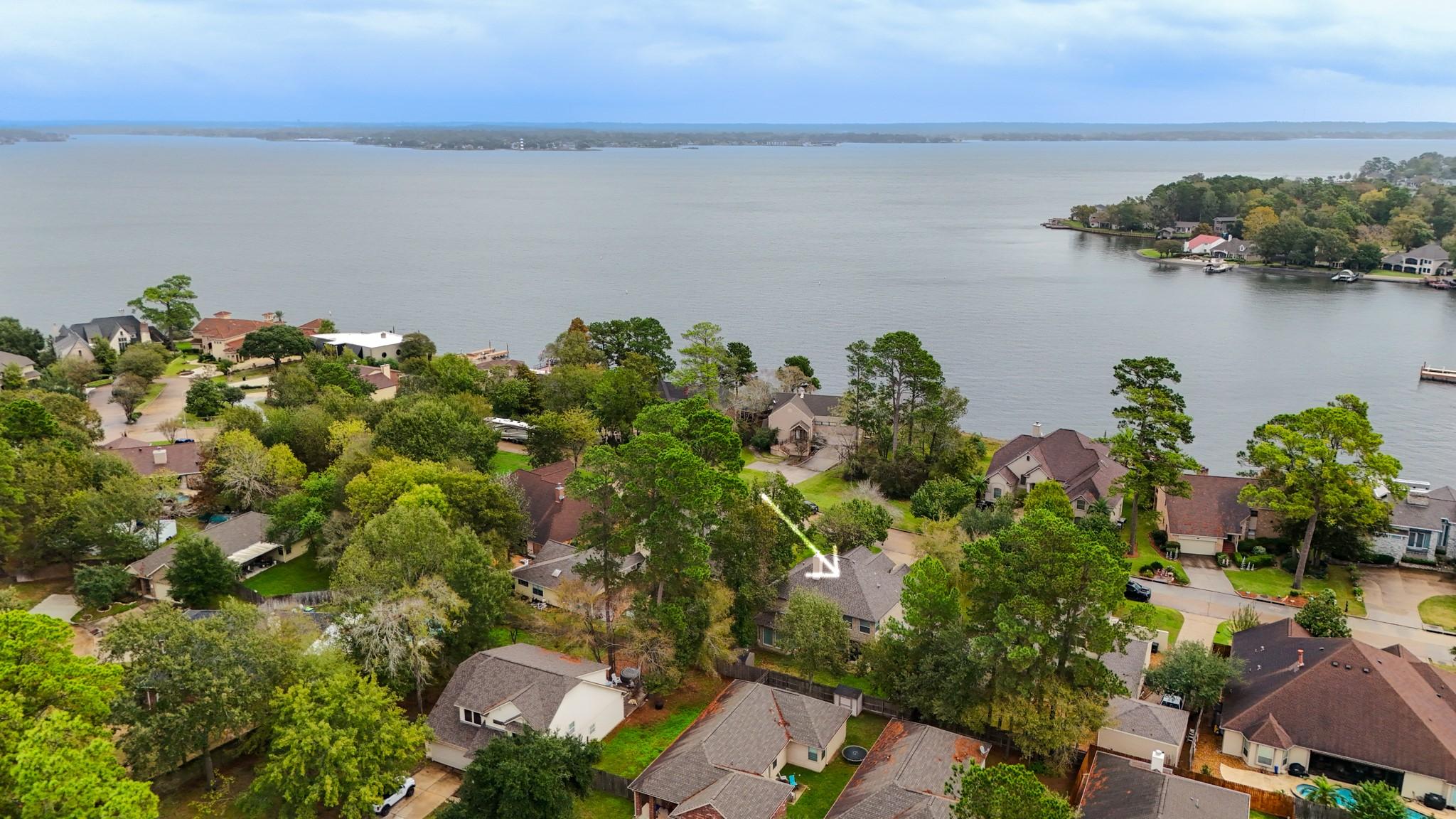 Image 2: Welcome home with a LAKE VIEW!