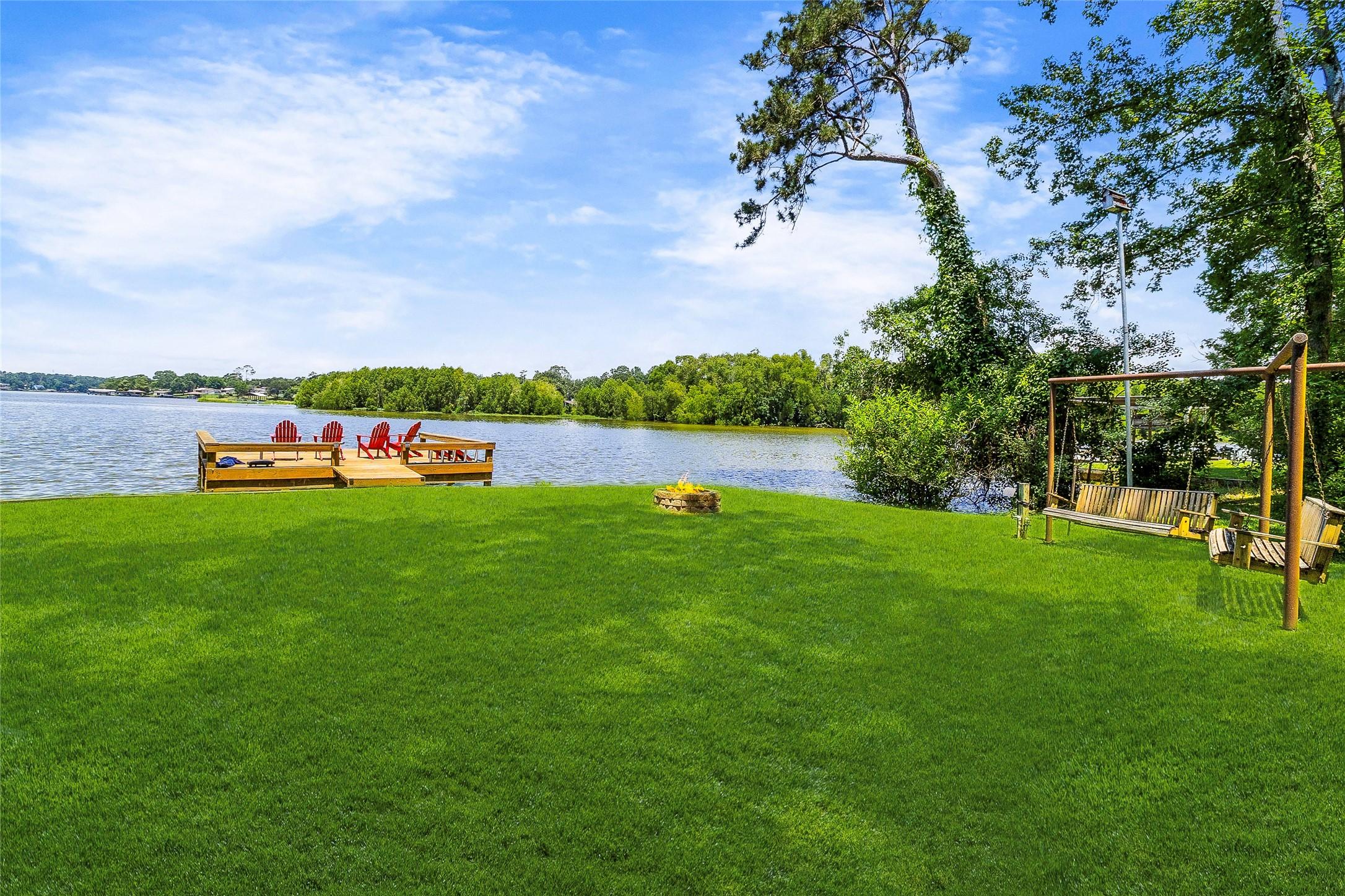 Image 4: 3 Beautiful Waterfront Lots to enjoy