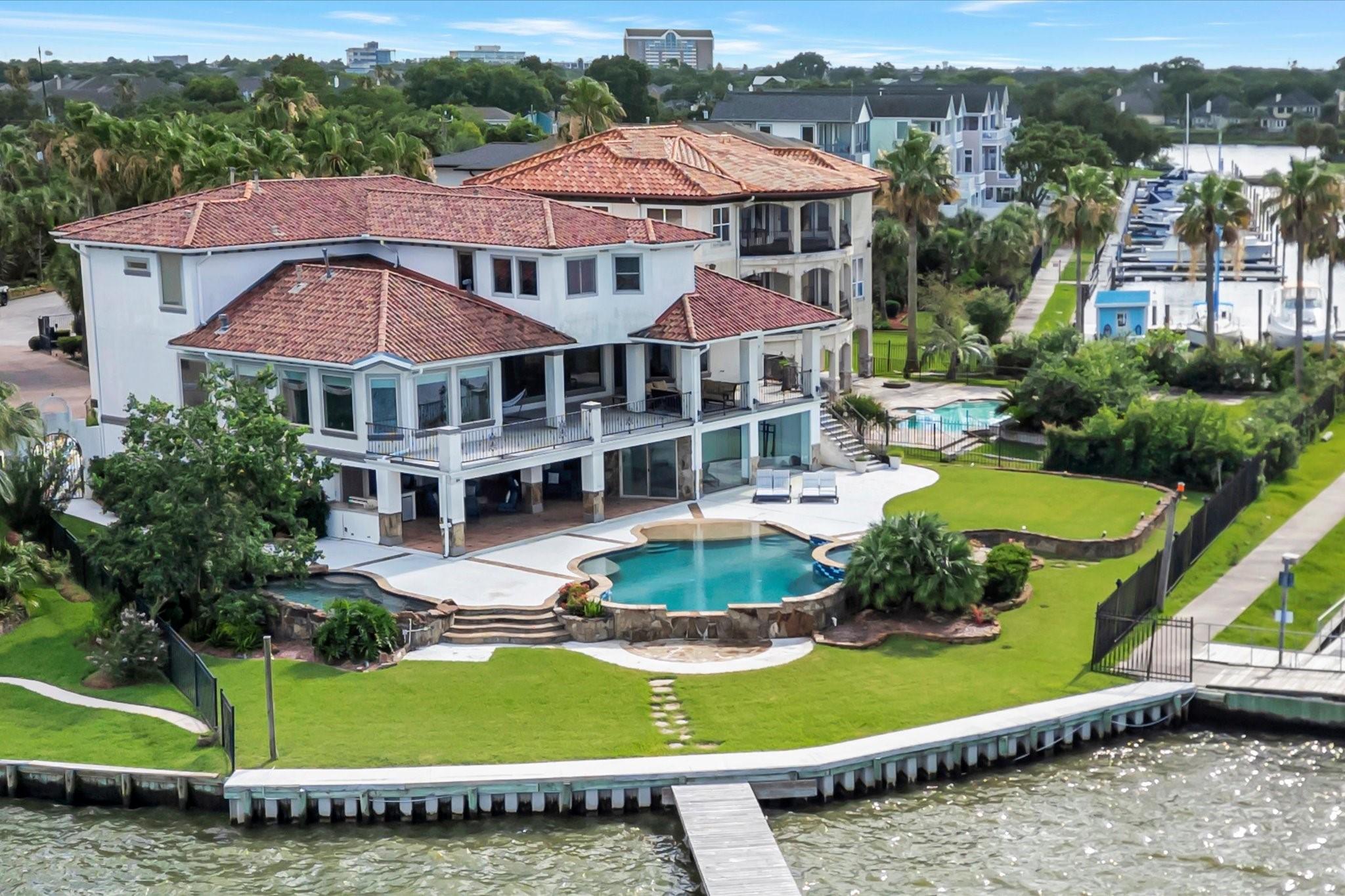 Image 4: AMAZING HALF ACRE LOT WITH 170' OF WATERFRONT OFFE
