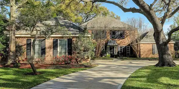 906 Shorewood Drive