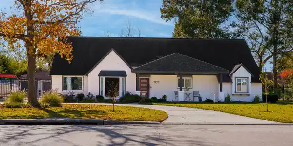 1107 Shorewood Drive