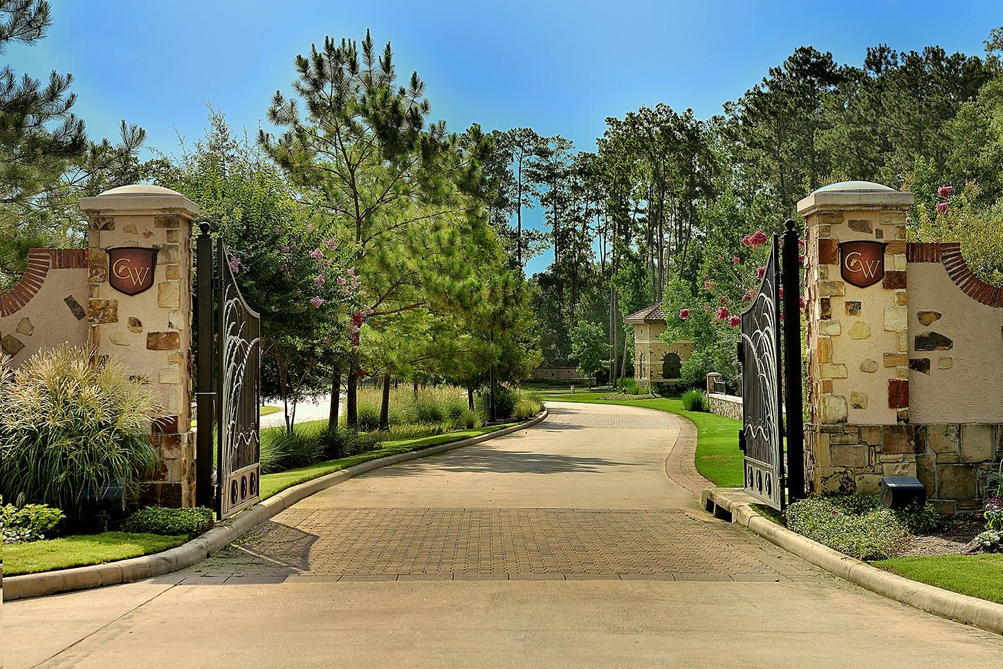 Image 3: Your drive to your home leads through the gate