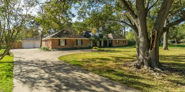 410 Lakeshore Drive