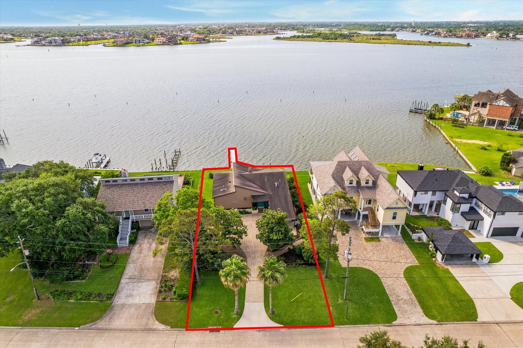 Image 3: YOU'LL LOVE THE GRAND LAKE LOCATION WITH INCREDIBL