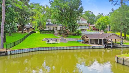81 Lake Oaks Boulevard