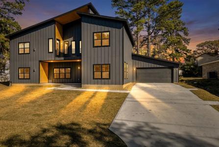 7292 Edgewater Drive