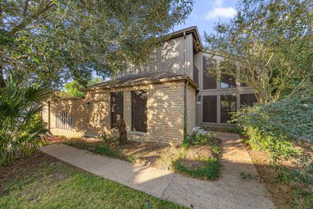 18118 Lakeside Lane