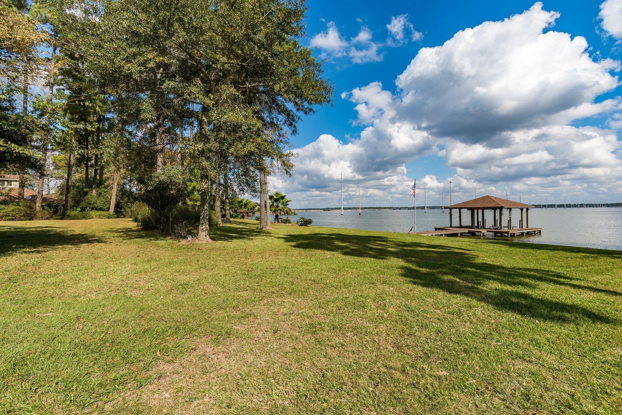 Image 1: Over 8.8 acres on Lake Houston near Golf, restaura