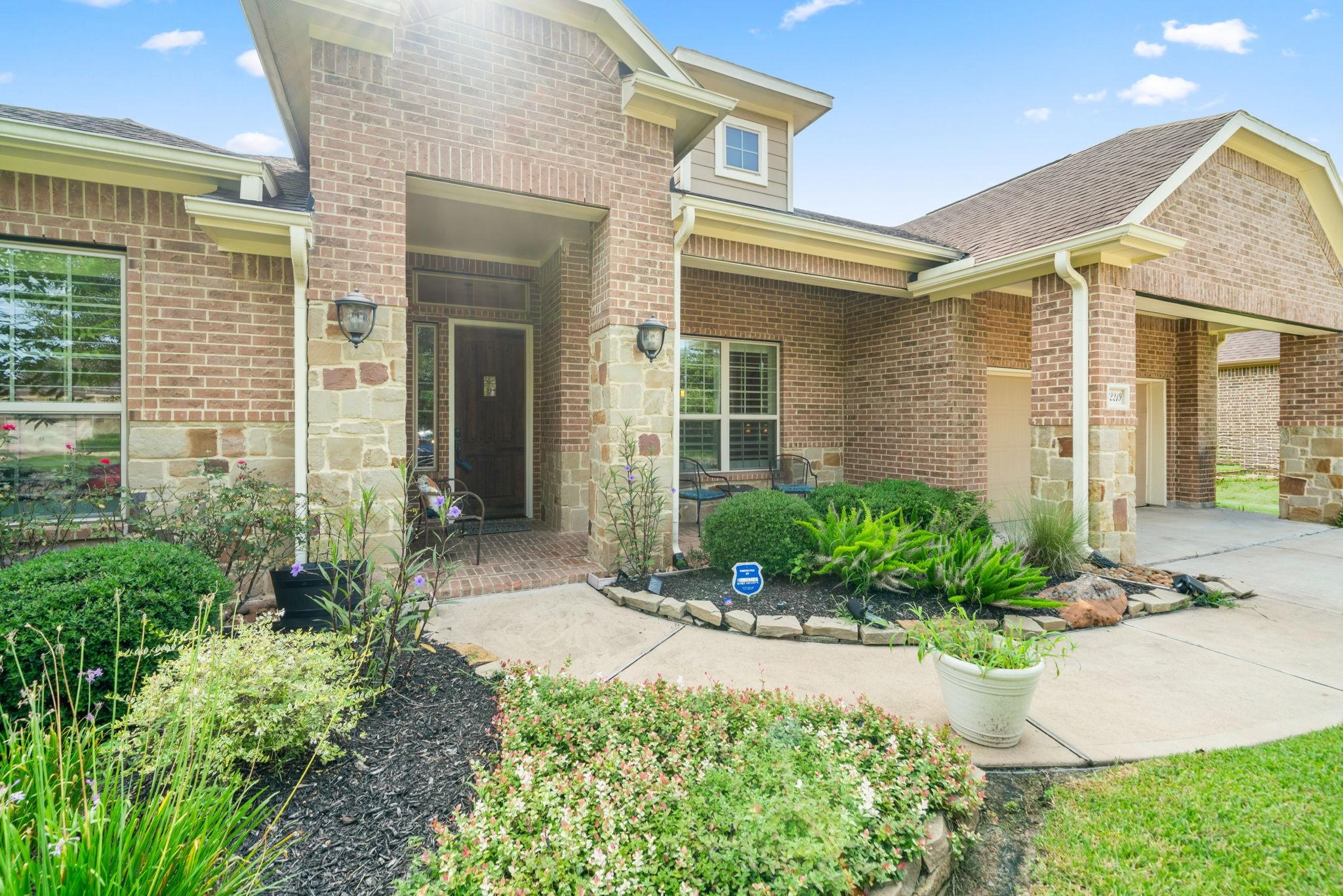 Image 3: This Welcoming Covered Entryway is Ideal for buyer
