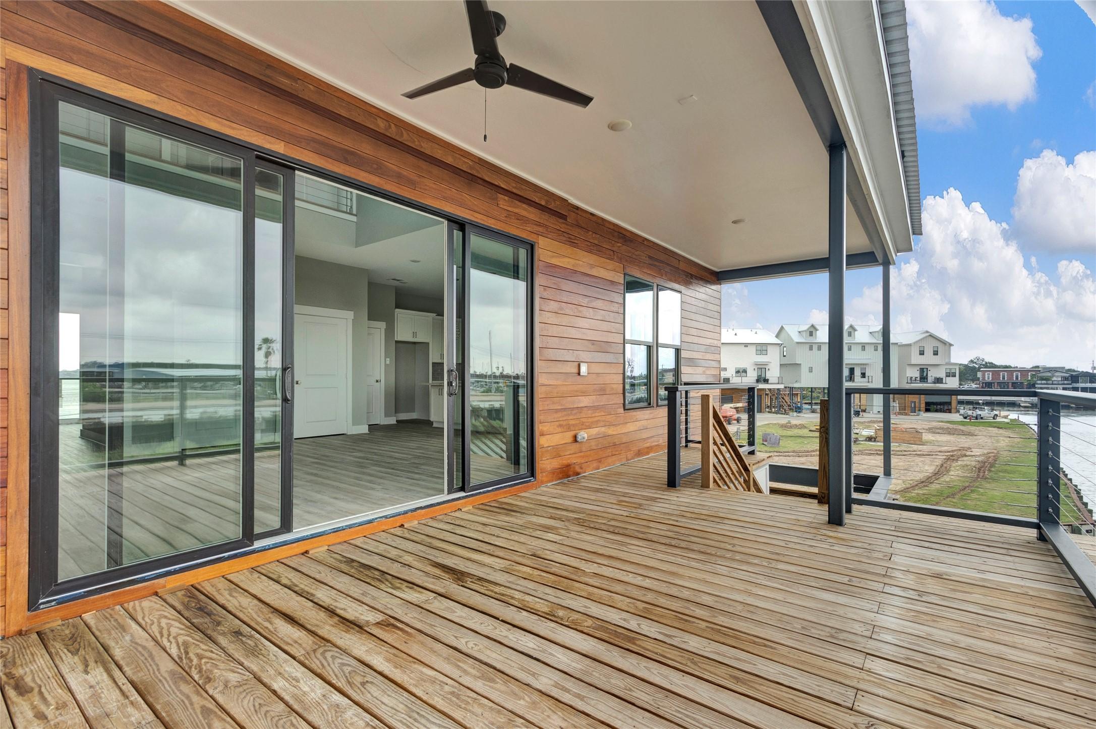 Image 3: Front entry