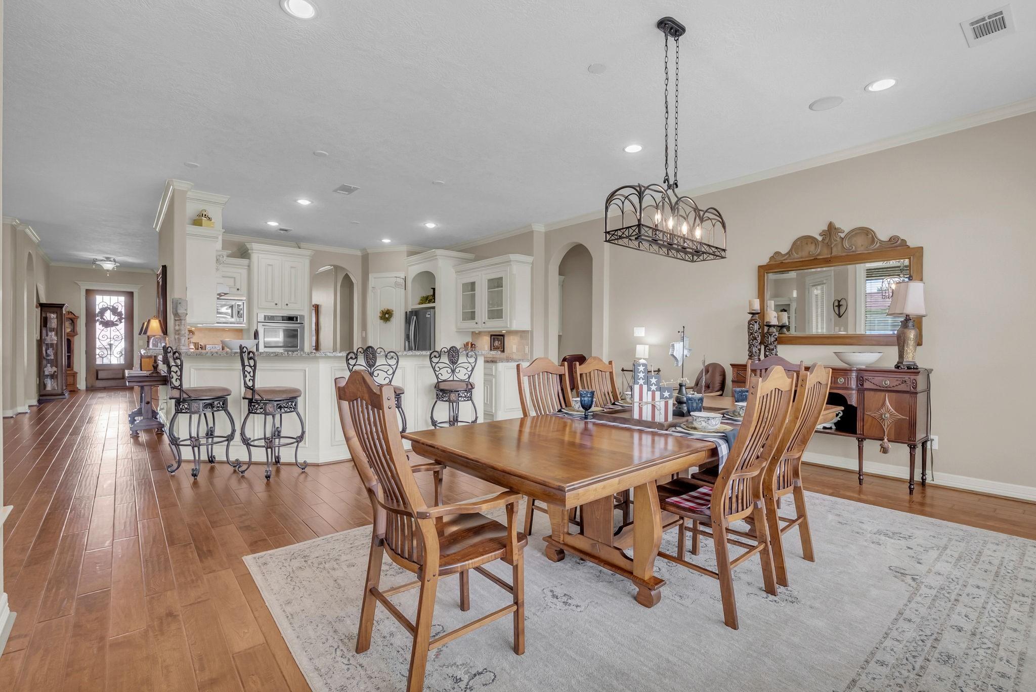 Image 4: Enjoy the openess of your kitchen and breakfast ar