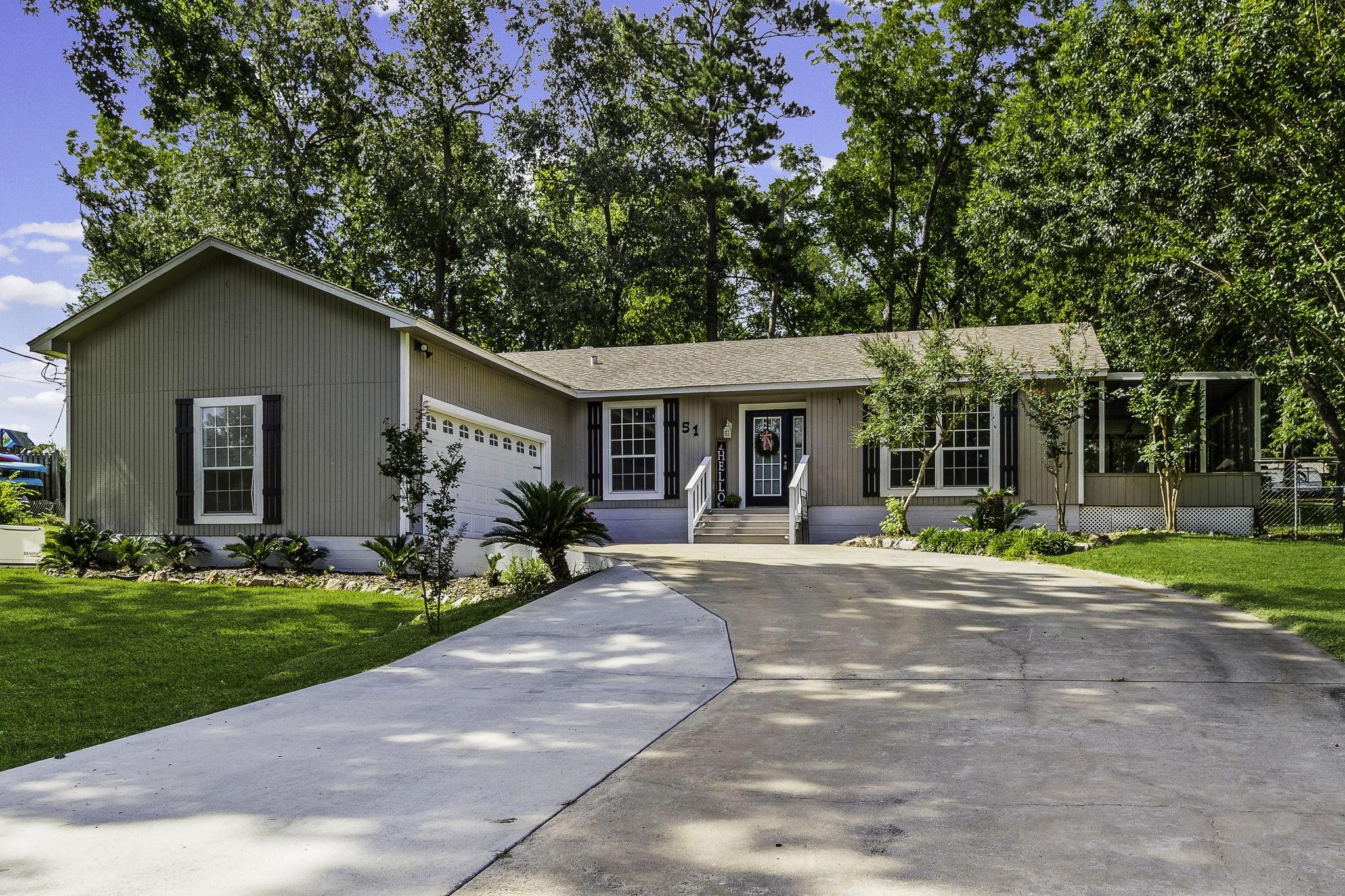 Image 2: Over-sized driveway allows for plenty of parking!