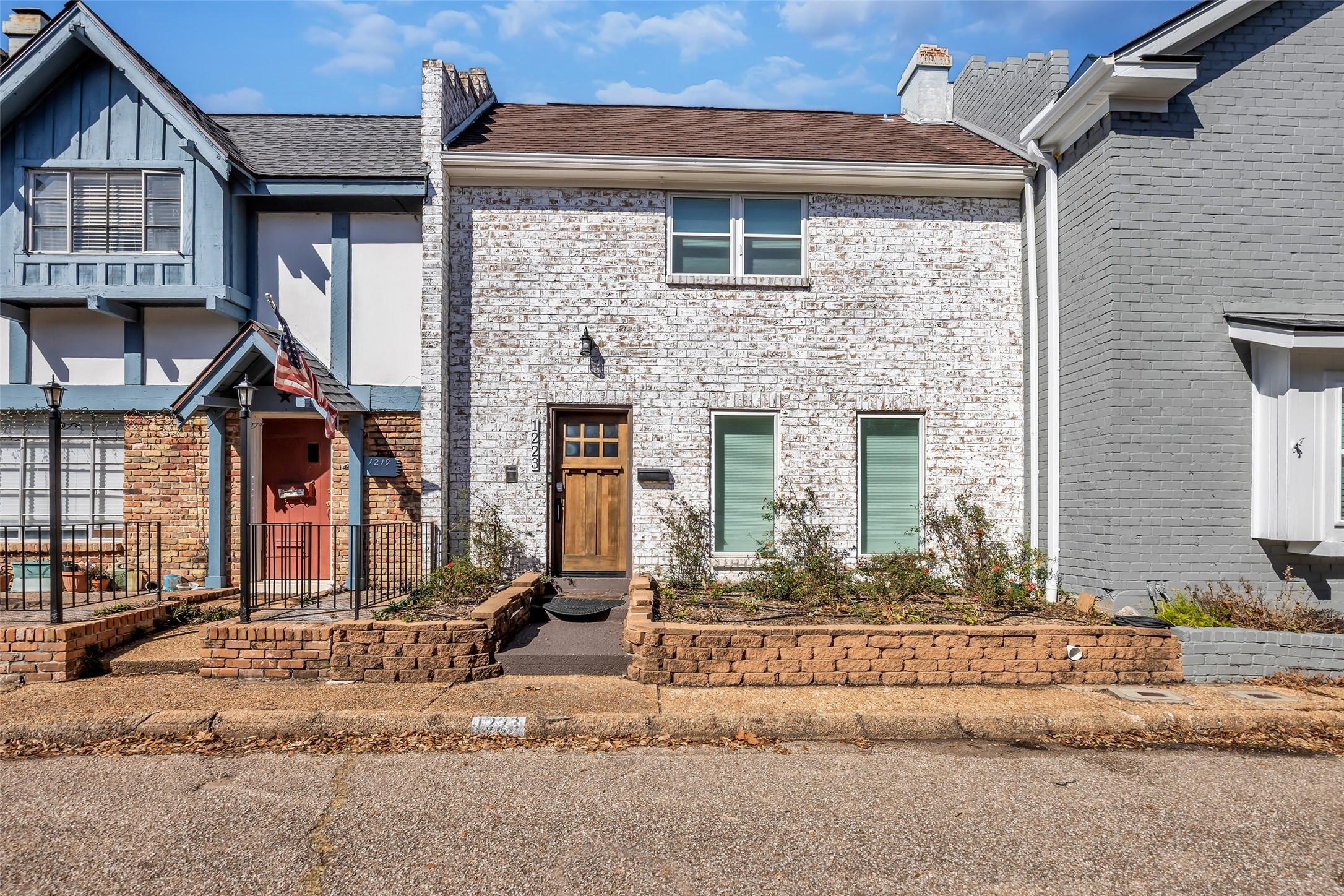 Image 1: Welcome to 1223 Saxony Lane.