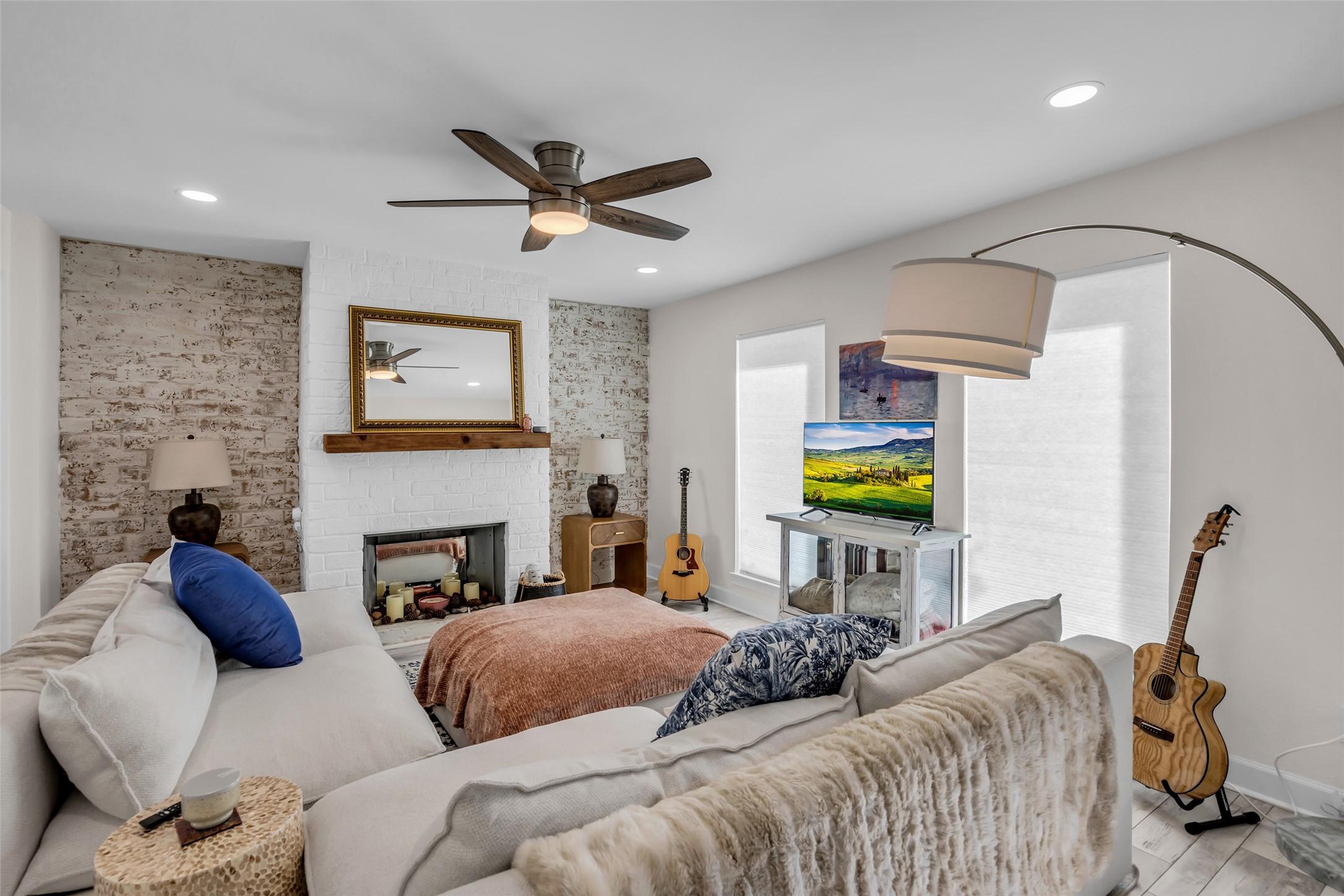 Image 3: The living room offers a comfortable space for gat