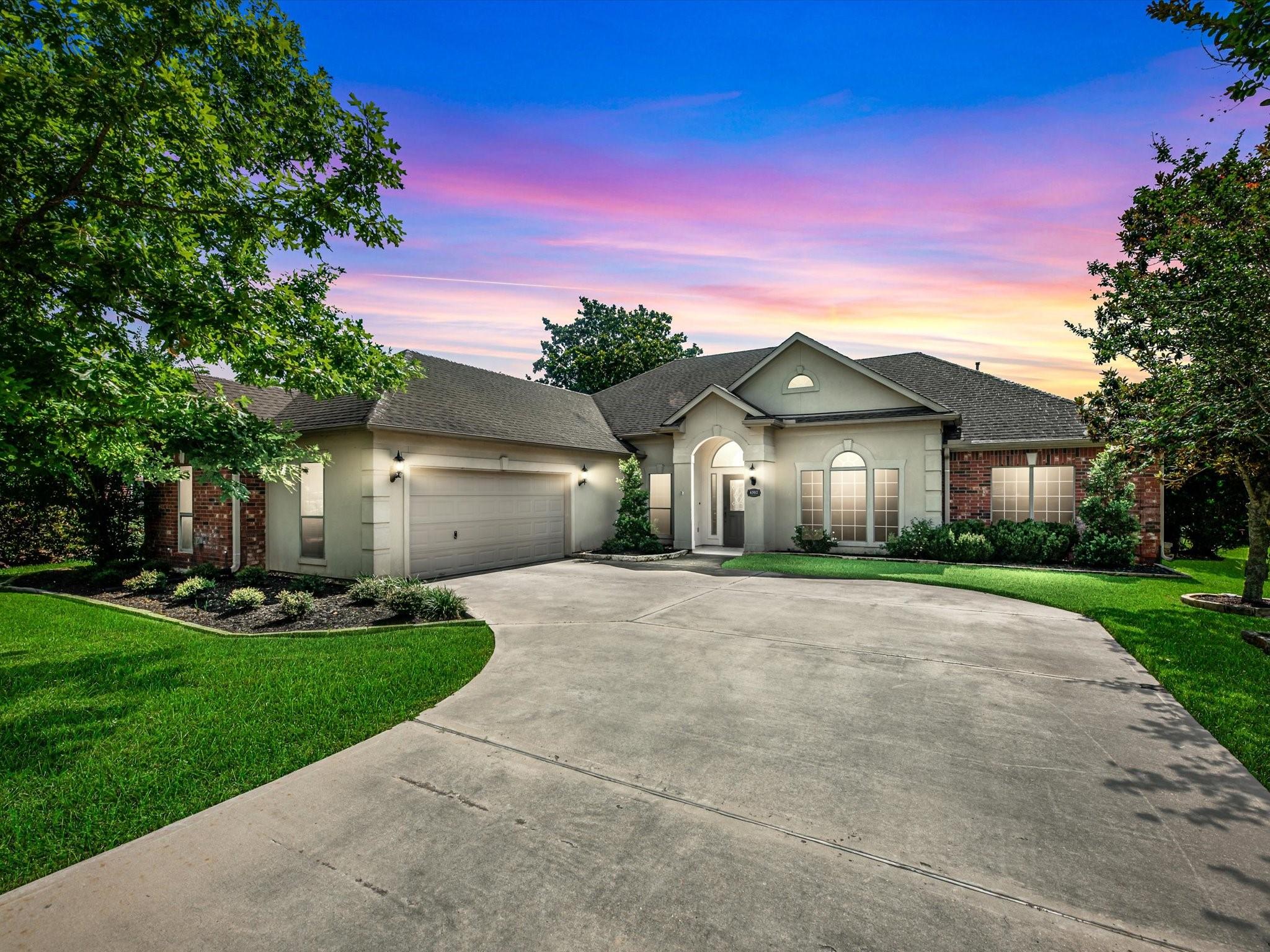 Image 1: Weston Lakes single-story, 2,500sqft+, 3 BR |2.5BA