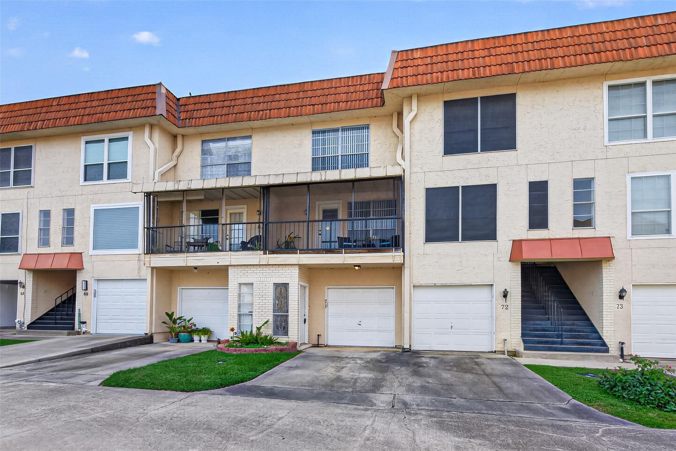 Image 2: 71 Regency Point