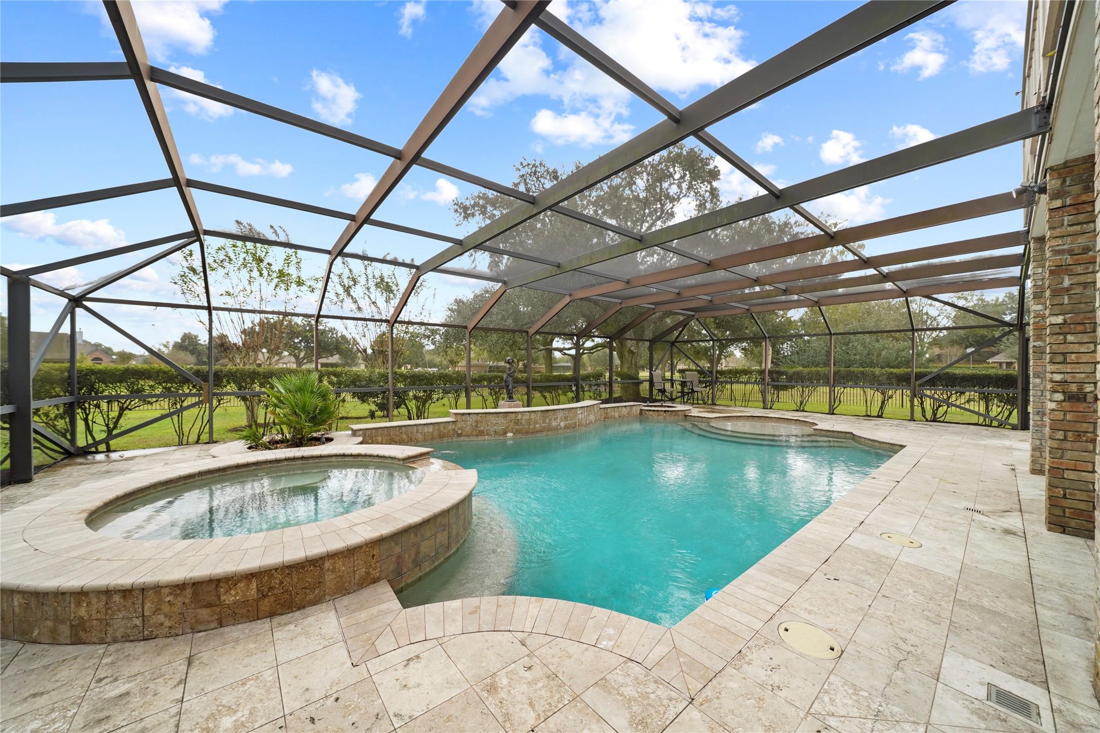 Image 4: Perfect for relaxing or entertaining.