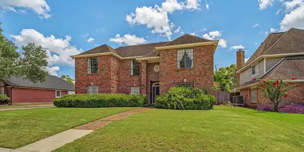 410 Crestwood Drive