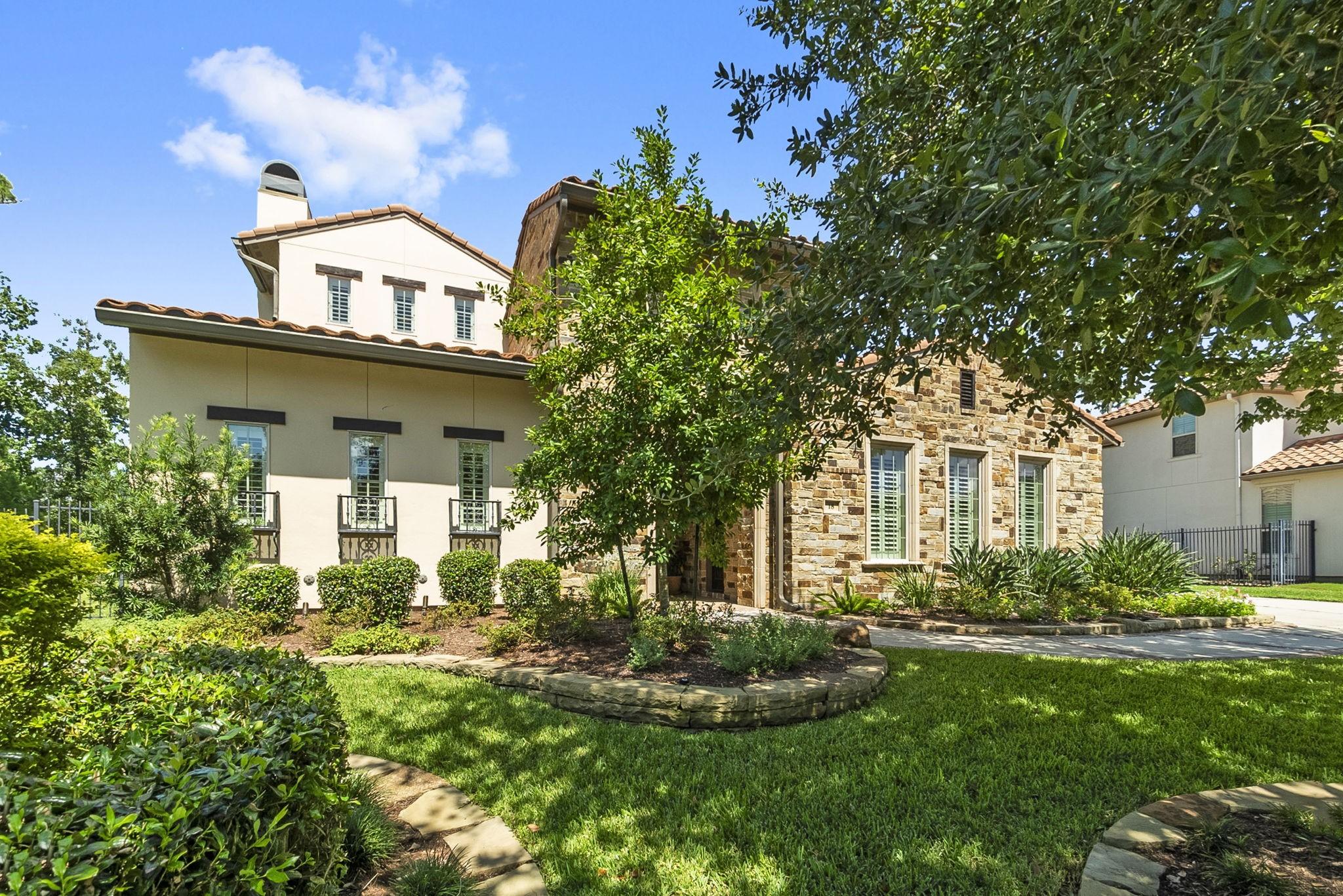 Image 4: VIEW OF THE FRONT OF THE HOME.