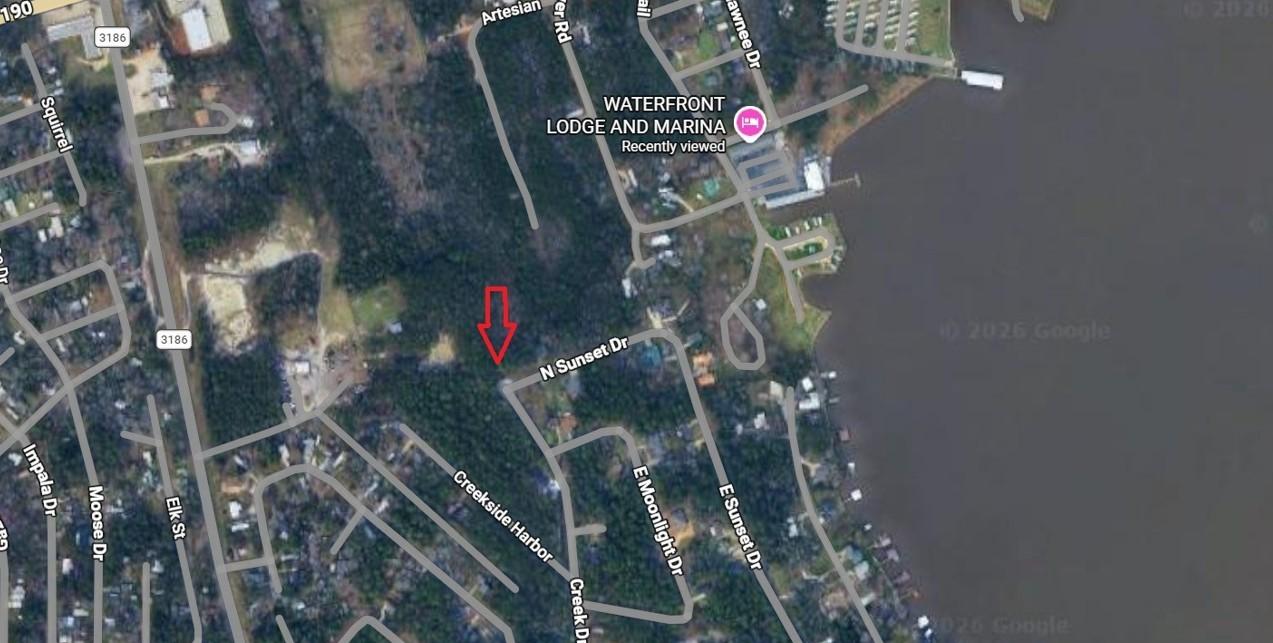 Image 3: Located just steps away from Lake Livingston and t