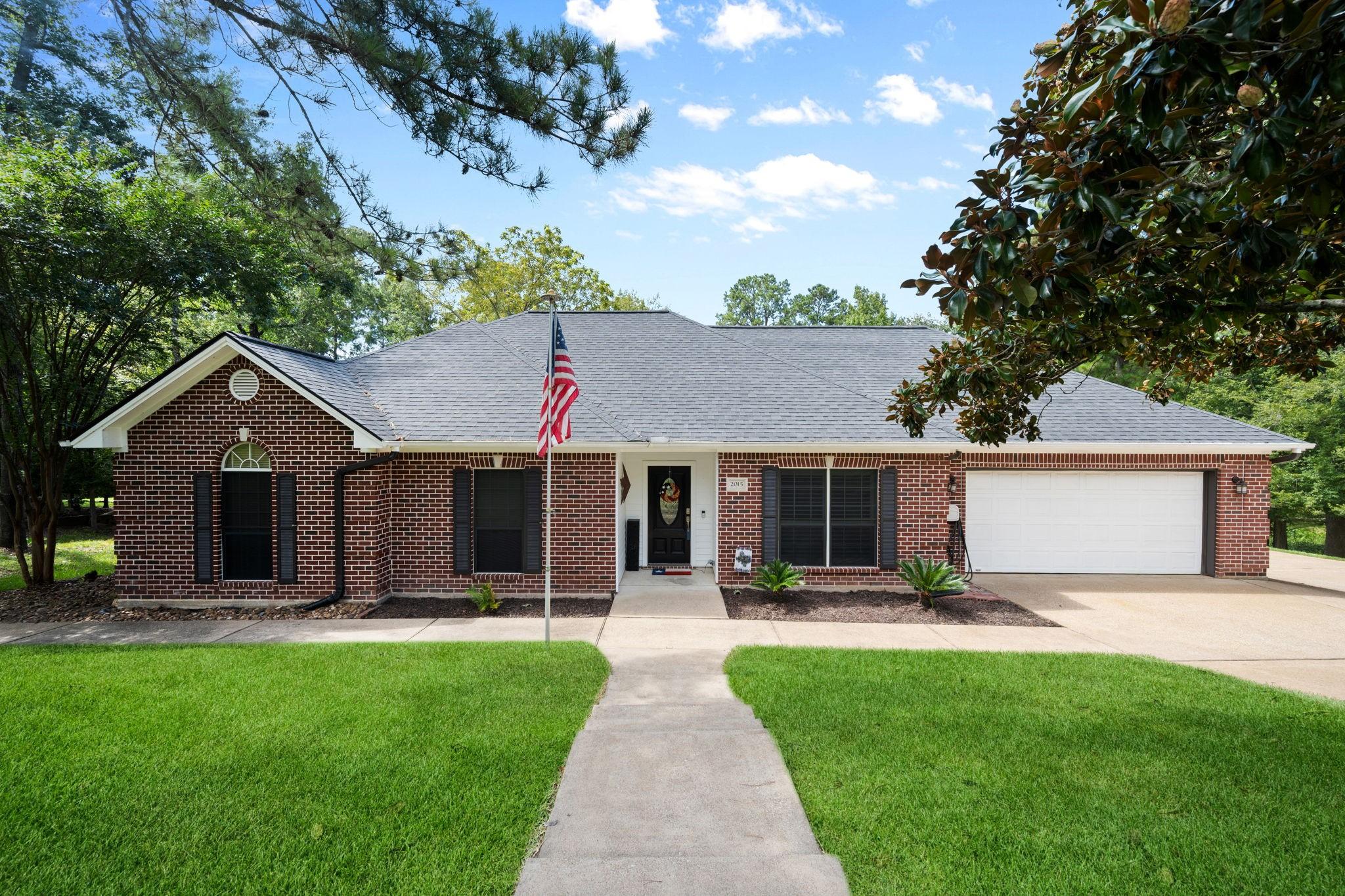 Image 1: Welcome to 2015 East Lake Dr! Nestled in Elkins La