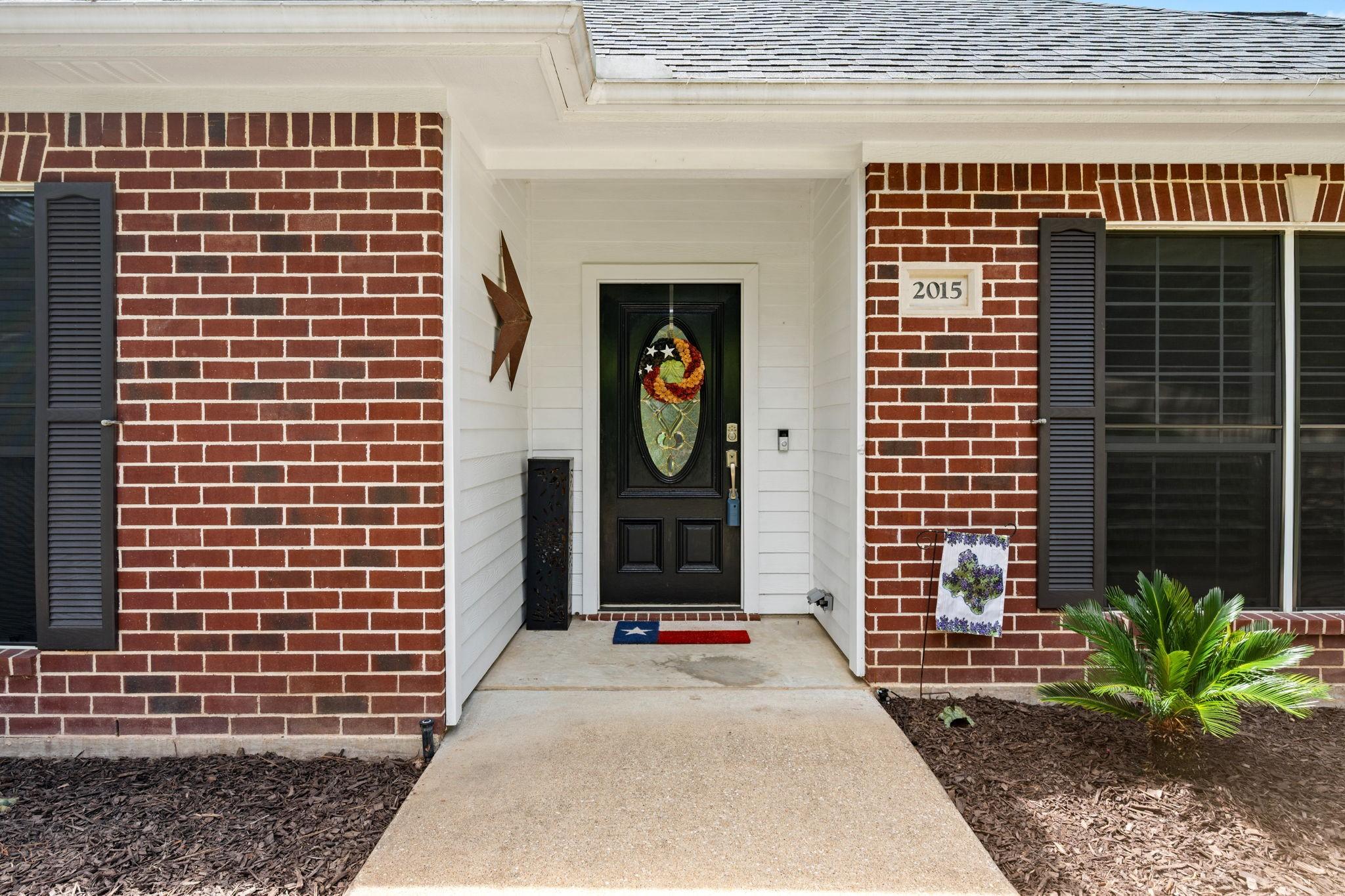 Image 4: This all brick home is painstakingly maintained, e