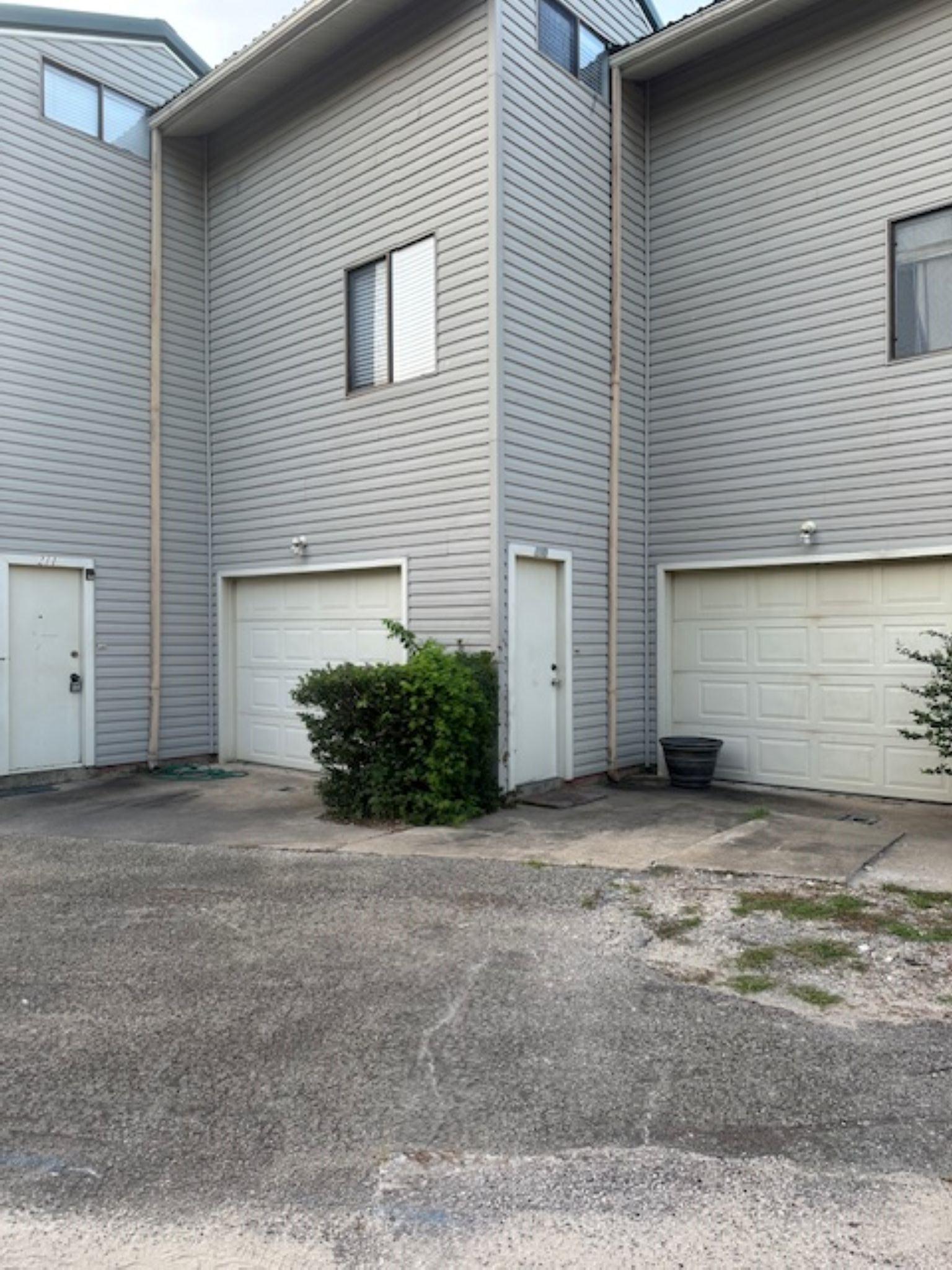 Image 2: Entry
