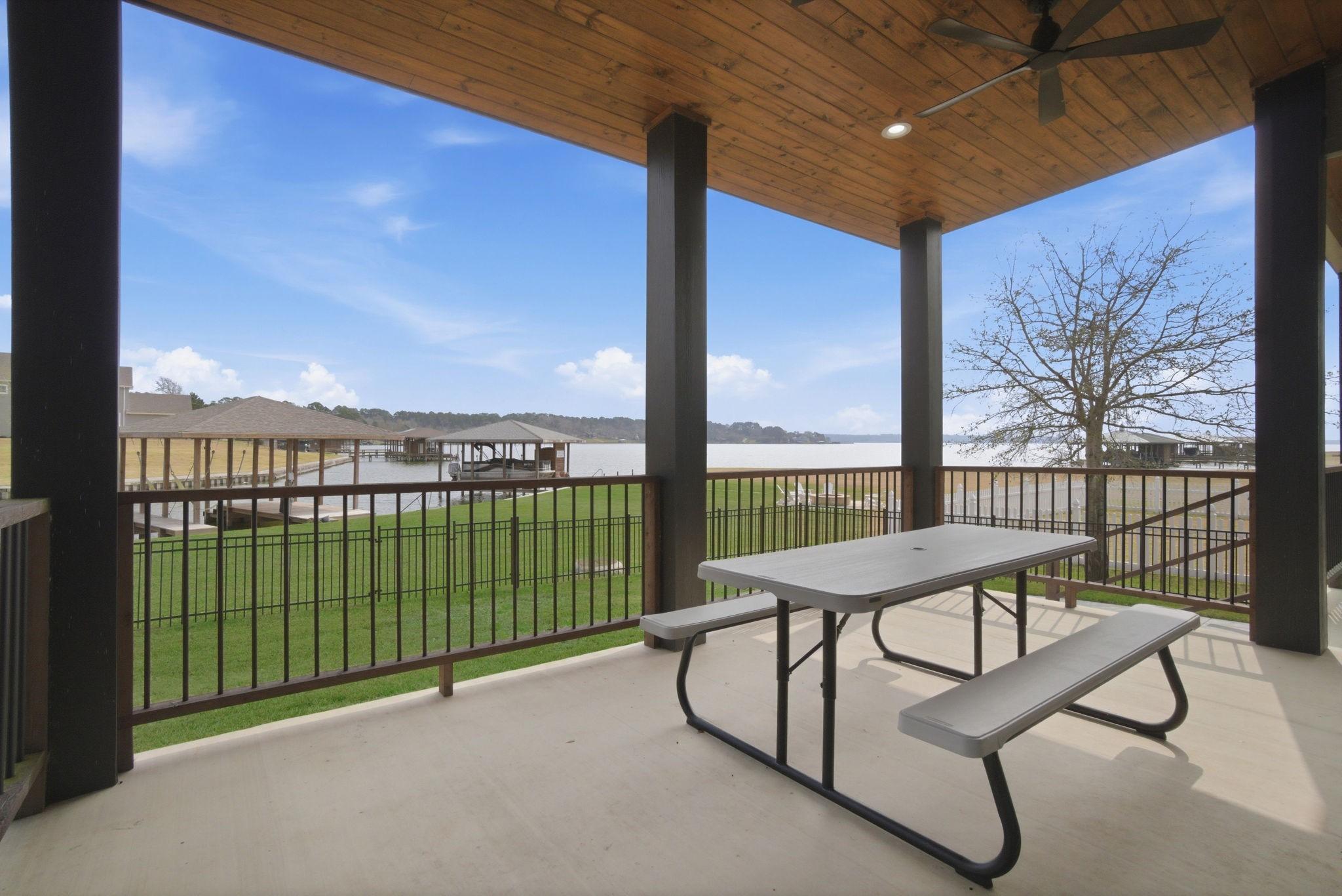 Image 4: Spacious driveway provides ample parking.  Oversiz