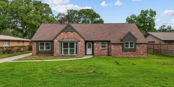 110 Harborcrest Drive