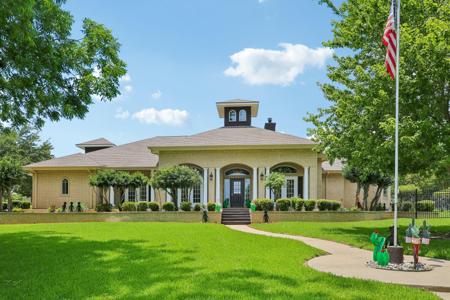 118 Waterfront Drive