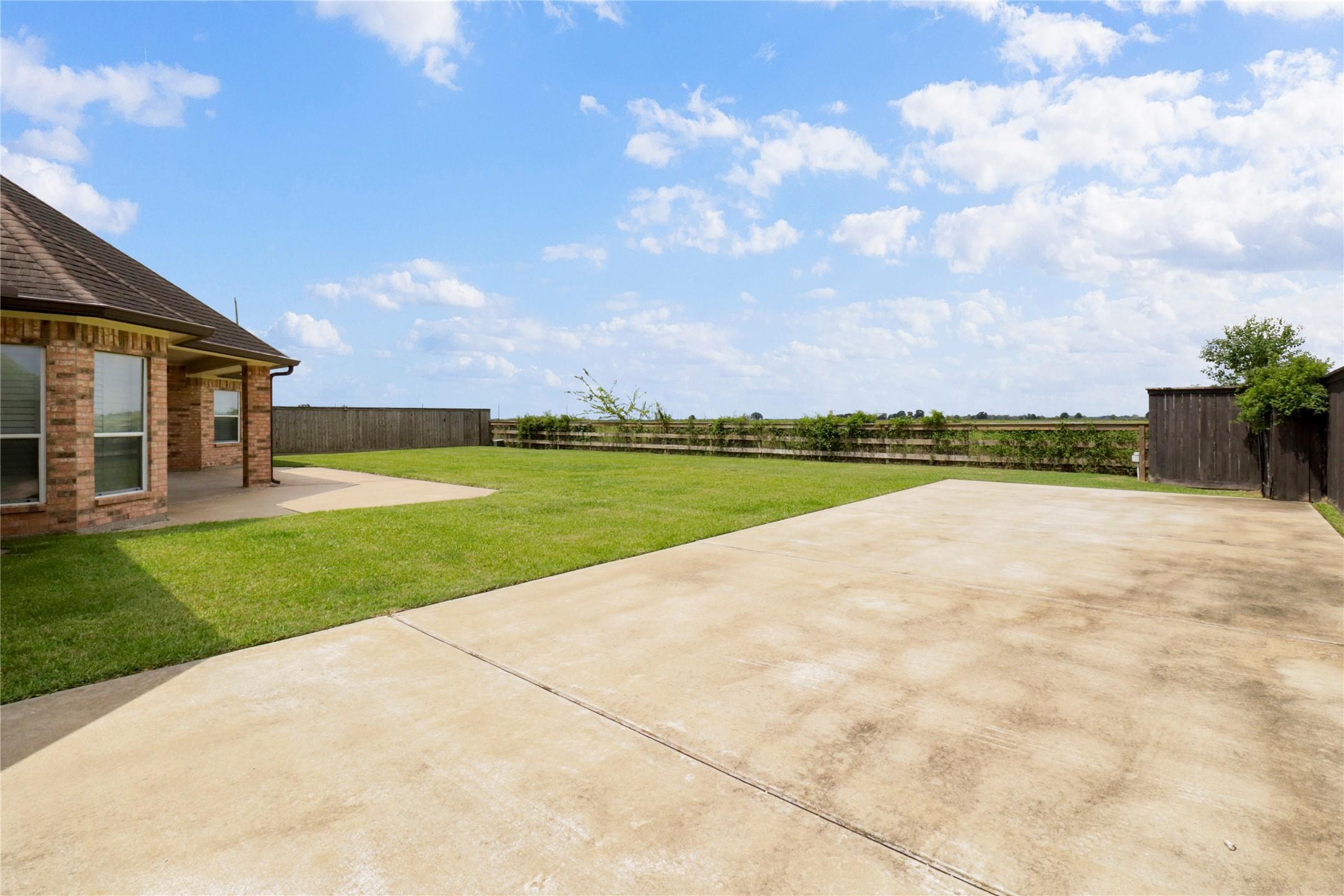 Image 4: Extra parking for RV or boat, No neighbors behind