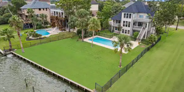 638 Shorewood Drive