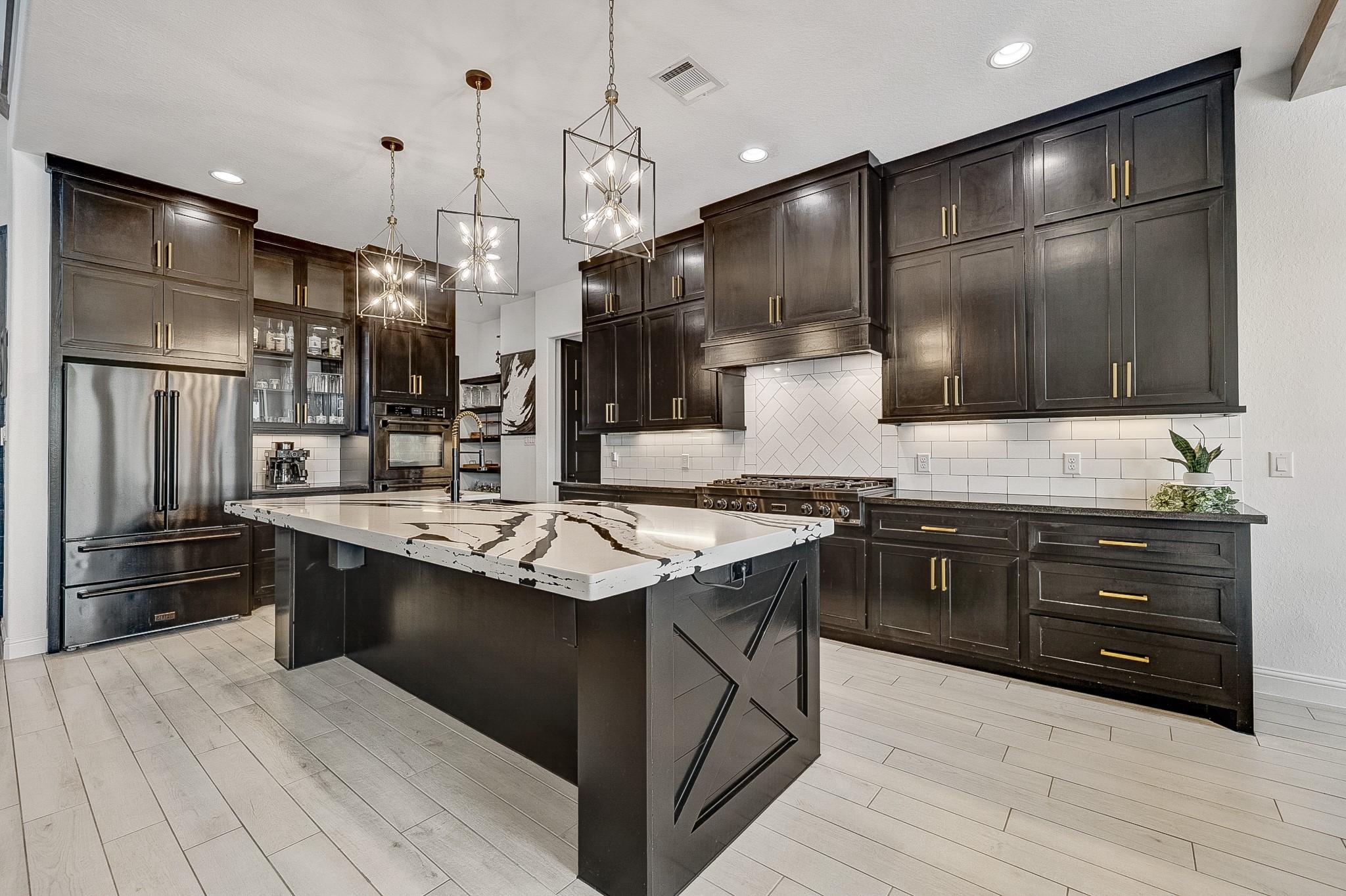 Image 1: Exquisite kitchen featuring quartz countertops, up