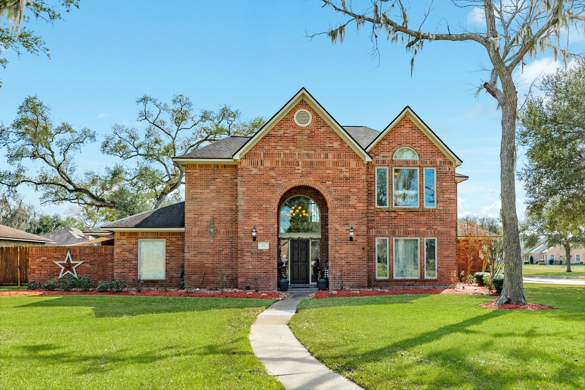 Image 1: 52 Chesswood Court in Prestigious Timbercreek Subd