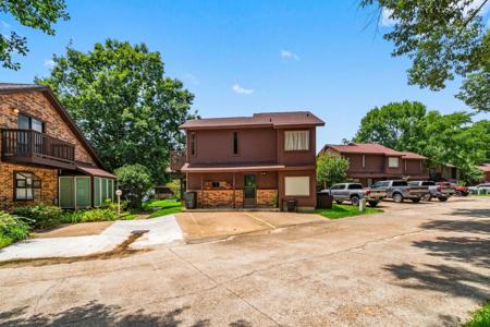 200 Fountain Lake W