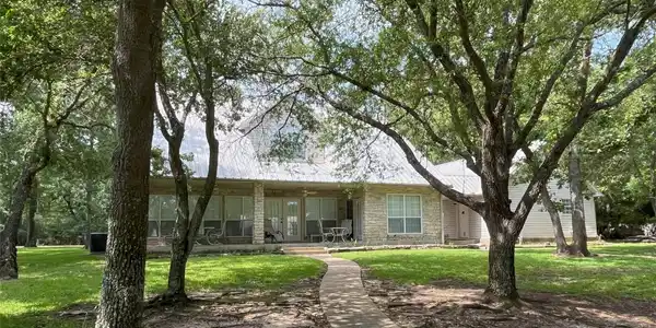11683 Lakeshore Drive