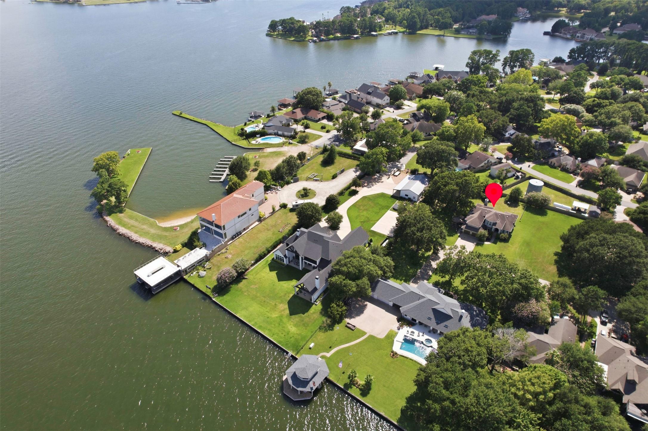 Image 2: Offering lake Conroe Views