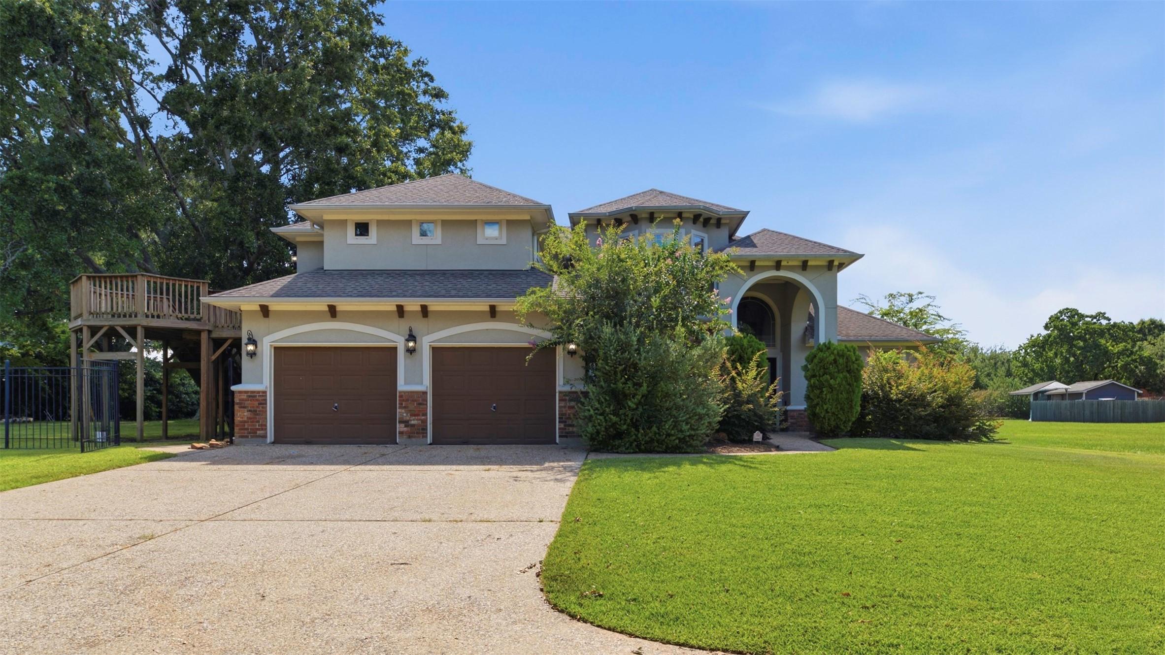 Image 4: This gorgeous home awaits