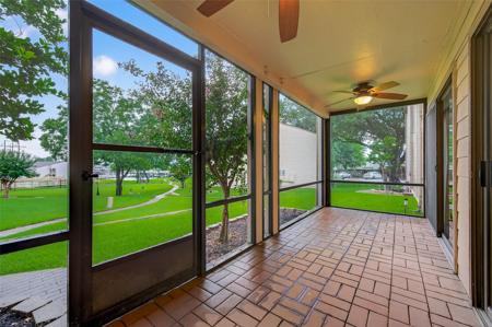 102 E Lakeview Terrace