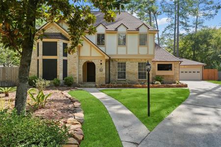 11 Knoll Pines Court