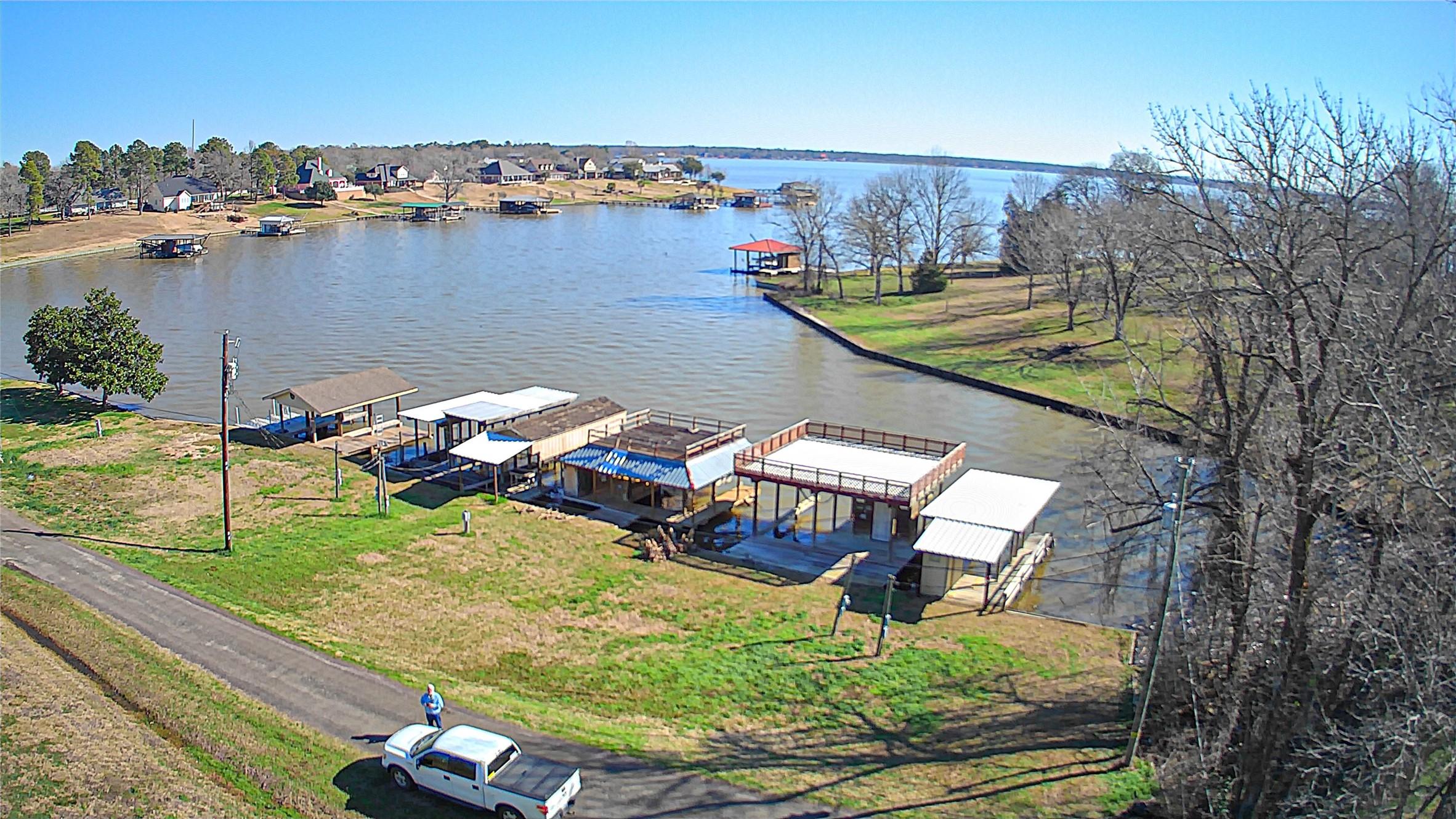 Image 3: Includes the single stall boathouse in the photo o