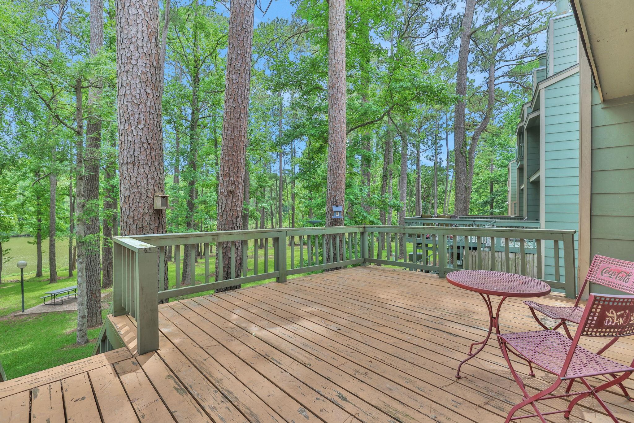 Image 3: You will enjoy relaxing on your back deck overlook