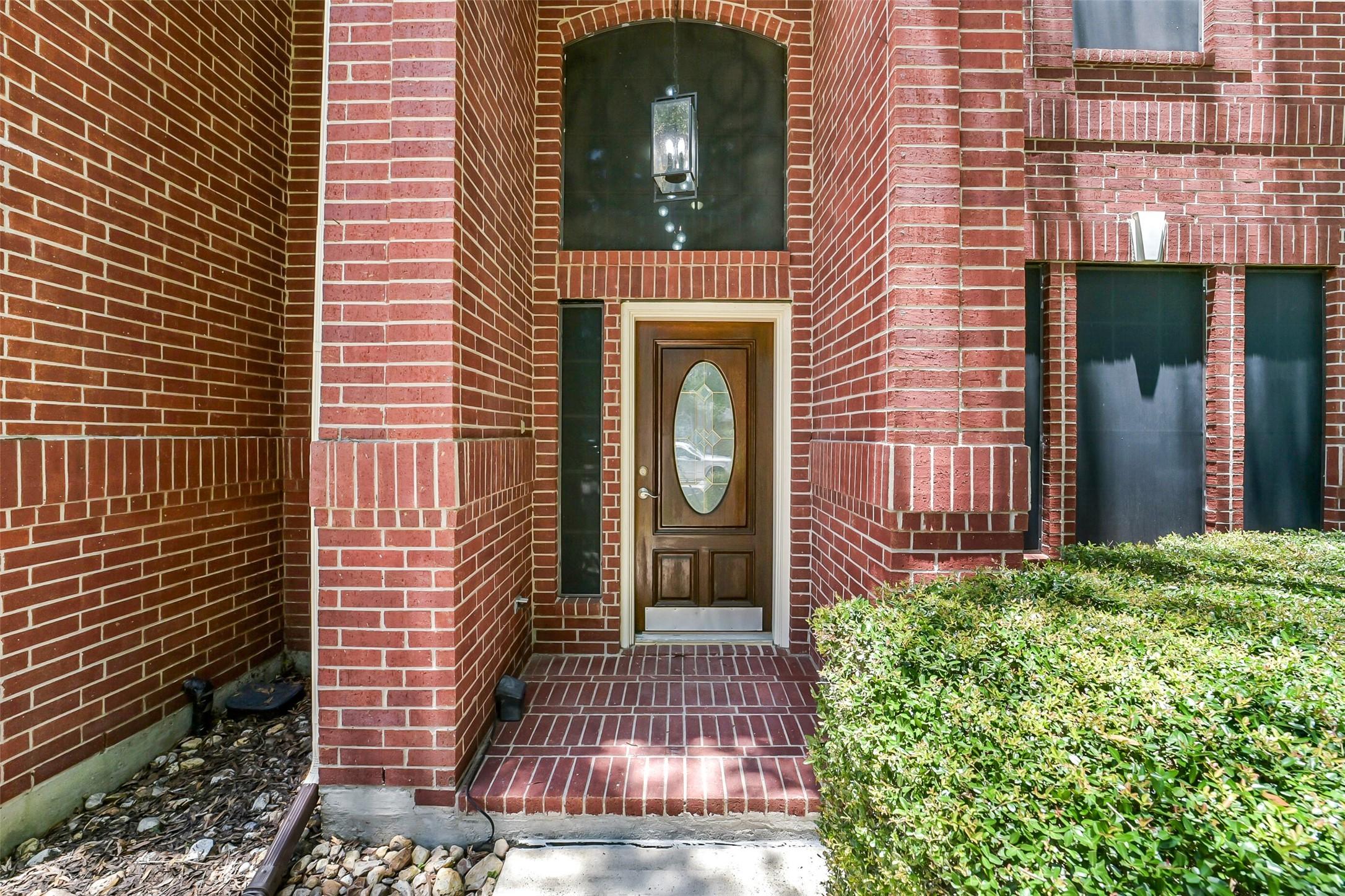 Image 4: Updated exterior lighting is a nice compliment to